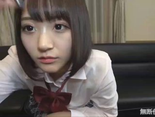 5858P光头大叔约战小萝莉，清纯校园风，苗条美乳，超清设备偷拍，鲍鱼看得一清二楚
